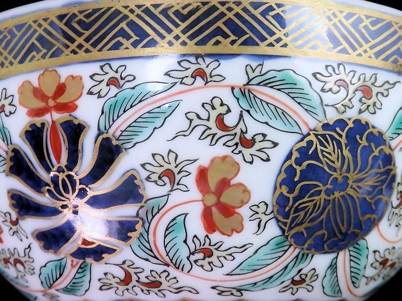 古伊万里 金襴手 瓔珞紋に花図 蓋茶碗 江戸期 古伊万里 金襴手 瓔珞紋に花図 蓋茶碗 江戸期