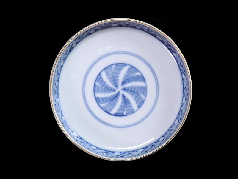 大聖寺伊万里 金襴手 窓絵松竹梅図 大振蓋茶碗