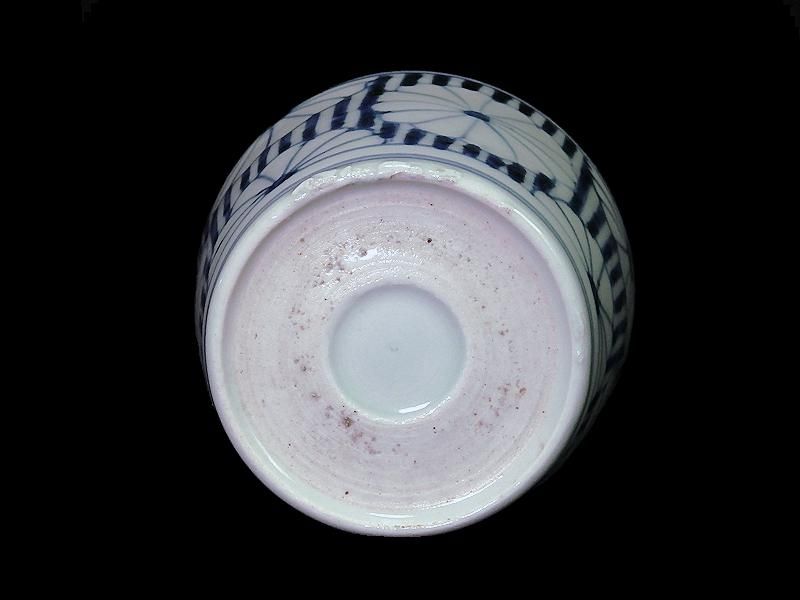 古伊万里 染付 縦縞に菊花図 蕎麦猪口