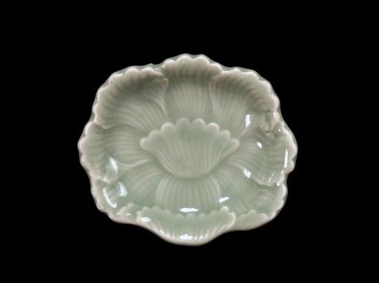 三田青磁 牡丹の図 手塩皿