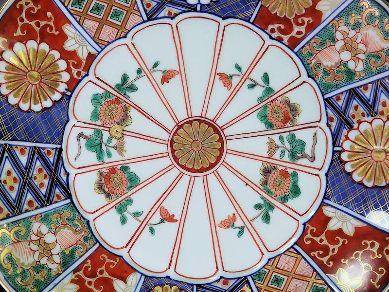 大聖寺伊万里 金襴手 菊花紋図 菊花形8寸皿 大聖寺伊万里 金襴手 菊花紋図 菊花形8寸皿