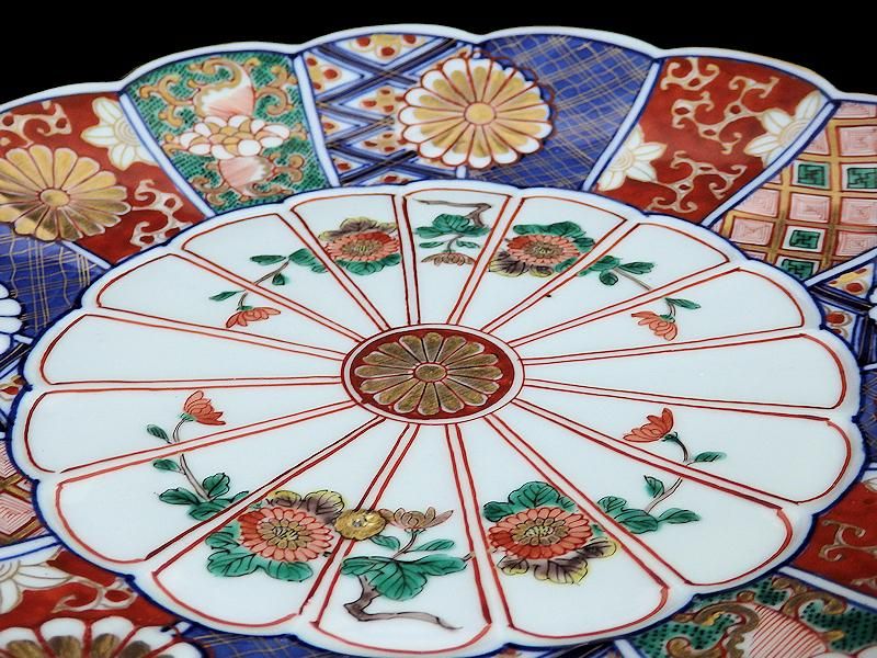 大聖寺伊万里 金襴手 菊花紋図 菊花形8寸皿 大聖寺伊万里 金襴手 菊花紋図 菊花形8寸皿