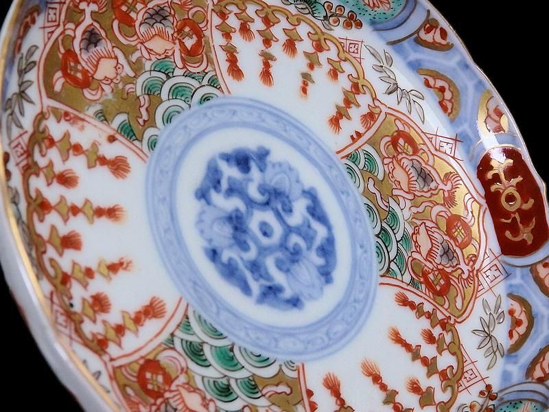 古伊万里 金襴手 瓔珞紋に松竹梅 青海波に獅子図 輪花4寸皿 2