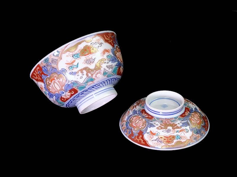 古伊万里　金襴手　七宝紋に菊花四方襷紋の図　大振蓋茶碗　A531AS-CJb 古伊万里 金襴手 菊花四方襷紋 蝶に花図 蓋茶碗