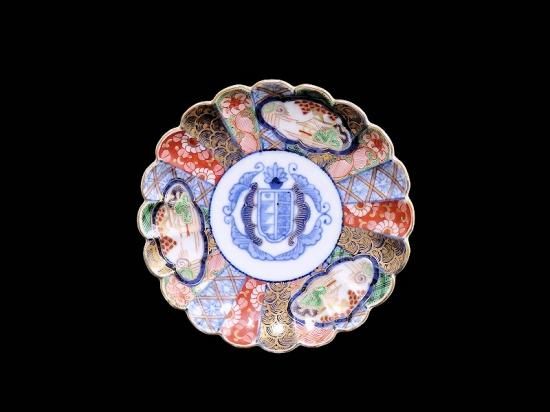 格安SALEスタート！ 大聖寺伊万里 金襴手 紋章に菊花皿 5寸皿 工芸品
