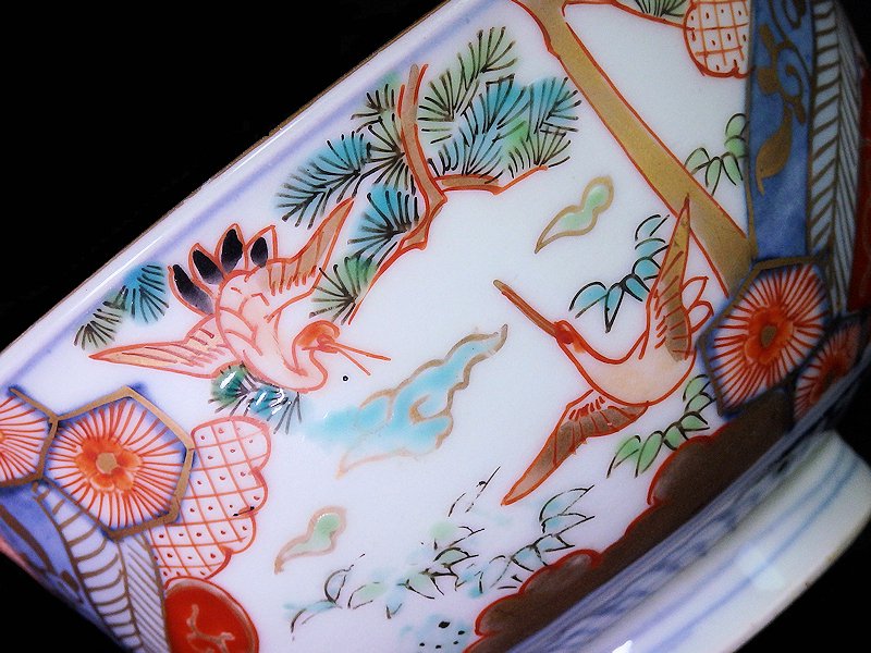 セールショッピング 古伊万里 金襴手 雲鶴に松竹 孔雀羽に亀甲紋の図