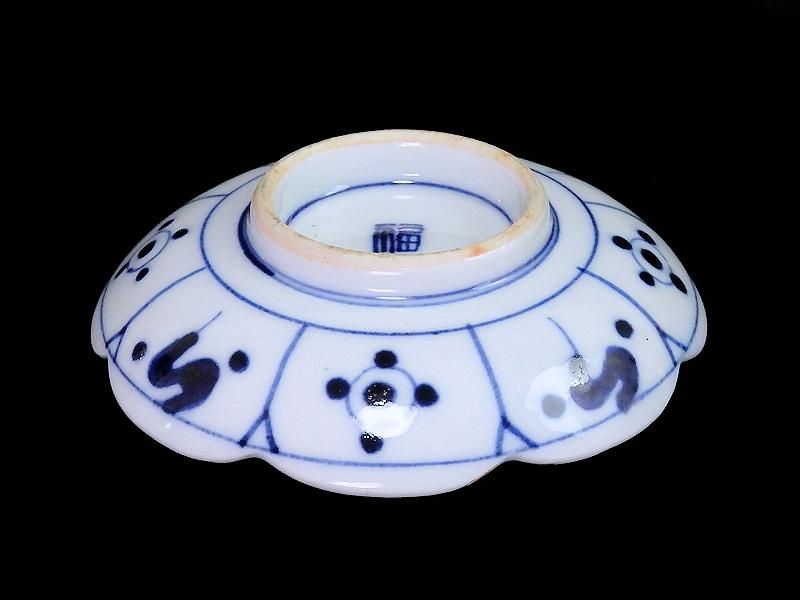 大聖寺伊万里 金襴手 青海波に花図 捻り紋 輪花豆皿