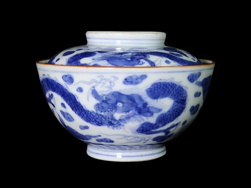 古伊万里　金襴手　瓔珞紋に龍の図　大振蓋茶碗　文政6年　D821AS-CIt 古伊万里 金襴手 瓔珞紋に龍の図 大振蓋茶碗 文政6