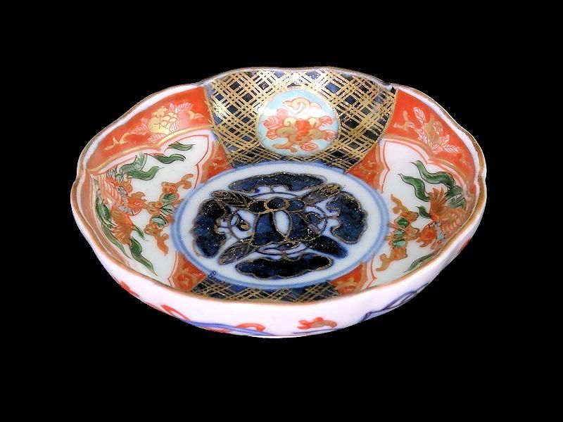 古伊万里 金襴手 窓絵桐に鳳凰 丸紋に花図 豆皿 古伊万里 金襴手 窓絵桐に鳳凰 丸紋に花図 豆皿