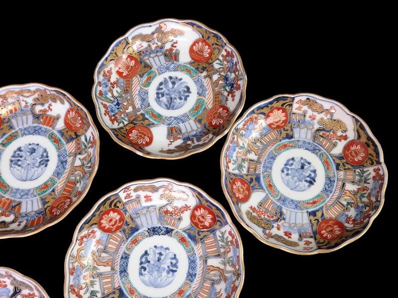 金継材料】 烈しく 620-E111 古伊万里 金襴手 陽刻 窓絵 花の図