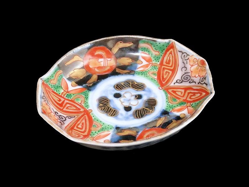古伊万里 色絵 巻物に花図 変形豆皿 珍品 古伊万里 色絵 巻物に花図 変形豆皿 珍品
