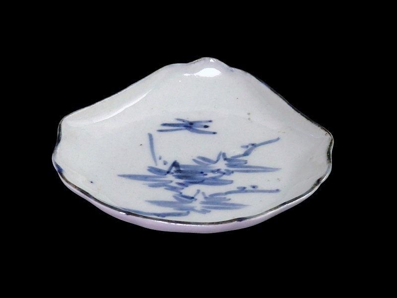 古伊万里　染付　蝶に竜田川　紅葉の図　富士型変形豆皿　E576AS-CTx 古伊万里 染付 蝶に竜田川 紅葉図 富士型変形豆皿