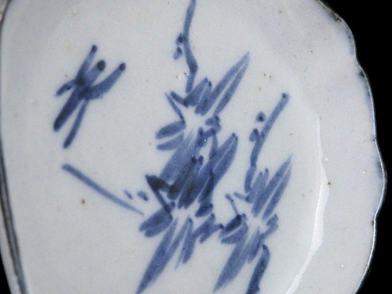古伊万里 染付 蝶に竜田川 紅葉図 富士型変形豆皿