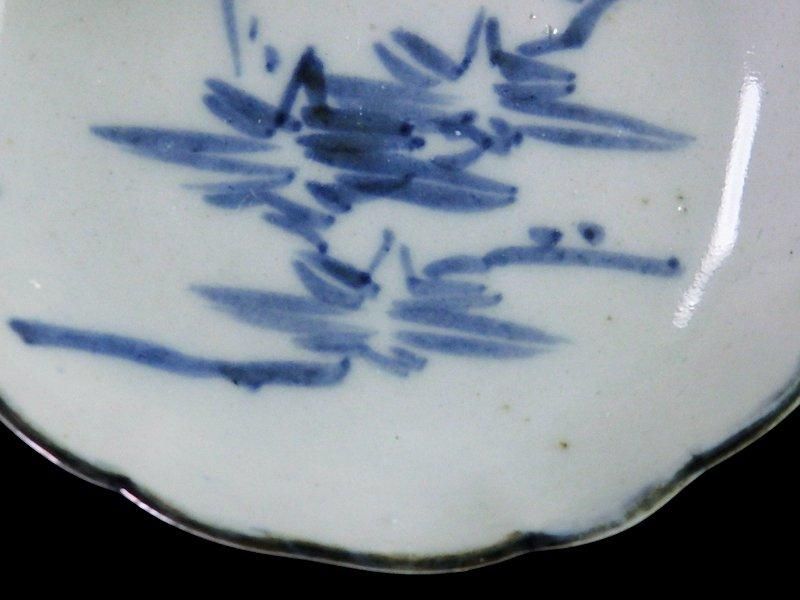 古伊万里 染付 蝶に竜田川 紅葉図 富士型変形豆皿