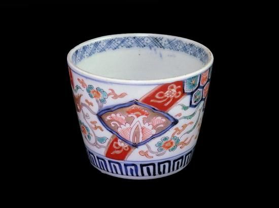 古伊万里 色絵 窓絵花図 菊花四方襷紋に鳳凰図 蕎麦猪口 古伊万里 色絵 窓絵花図 菊花四方襷紋に鳳凰図 蕎麦猪口