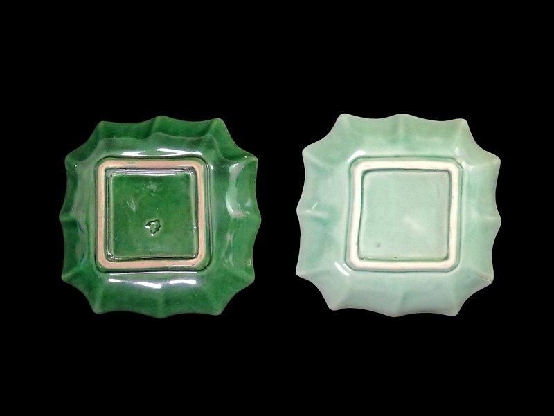 珉平焼　陽刻　幾何学文様の図　手塩皿　３色　A92C274,5 AS-fbqt 珉平焼 陽刻 幾何学文様の図 手塩皿 3色 A92C274,5 AS-fbqt