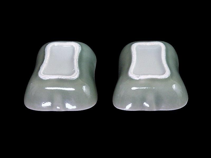 伊万里　瀬戸　青磁　軍配の図　変形豆皿　2枚　珍品　E667AS-fbsf 伊万里 瀬戸 青磁 軍配形変形豆皿 2枚セット