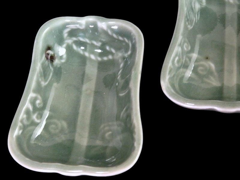 伊万里　瀬戸　青磁　軍配の図　変形豆皿　2枚　珍品　E667AS-fbsf 伊万里 瀬戸 青磁 軍配形変形豆皿 2枚セット