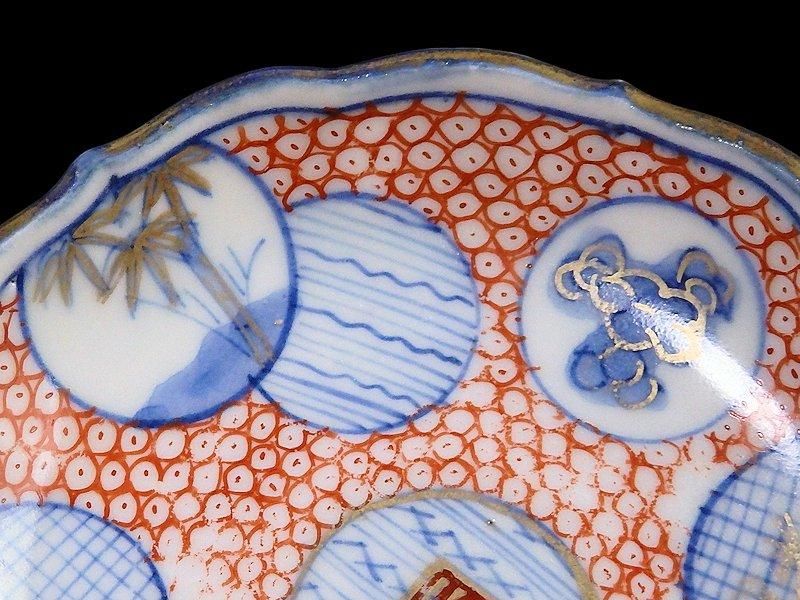 古伊万里　色絵　染錦　丸紋　松竹梅の図　手塩皿　E813AS-CWb 古伊万里 色絵 染錦 松竹梅に丸紋散らし図 手塩皿