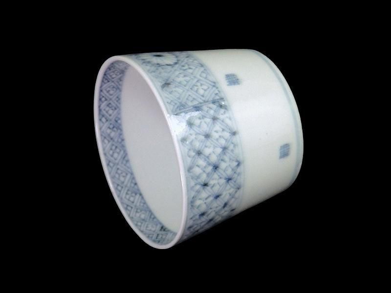 古伊万里 染付 四方襷紋に菊花図 蕎麦猪口