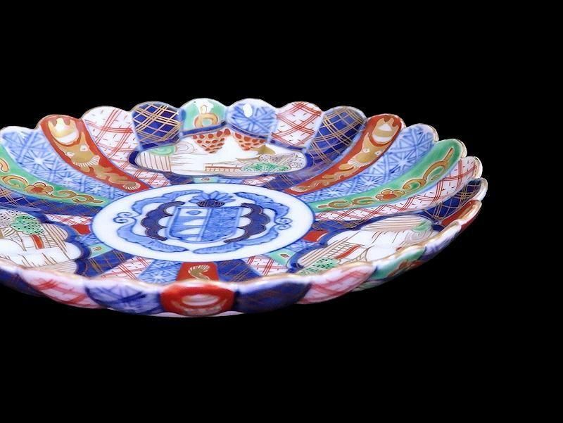 大聖寺伊万里　金襴　紋章に菊花　5寸 大聖寺伊万里 金襴手 紋章に菊花皿 5寸皿