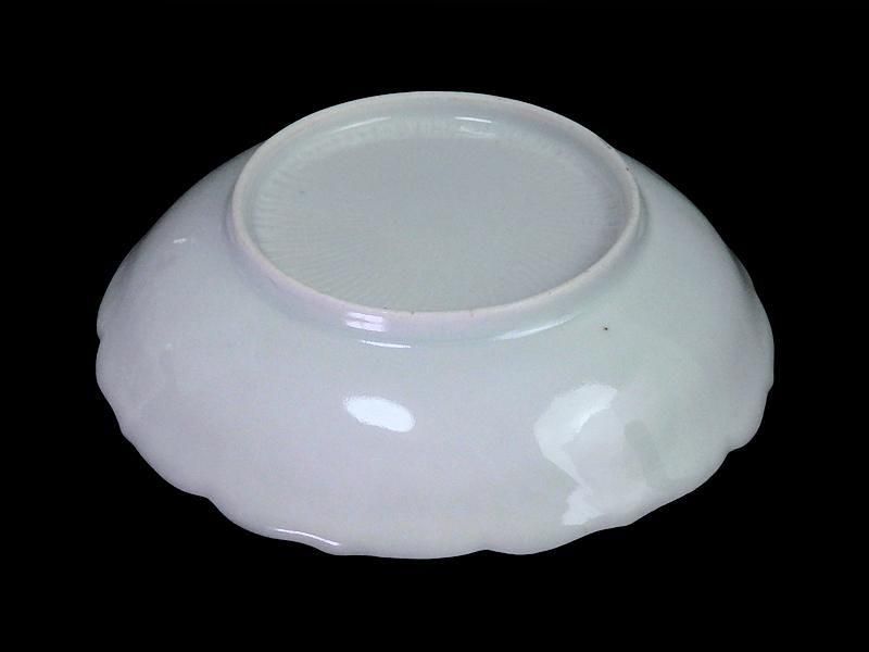 古伊万里　陽刻　染錦　宝尽くしに楼閣の図　５寸皿　 C714AS-CZj 古伊万里 陽刻 染錦 宝尽くしに楼閣の図 5寸皿 C714AS-CZj