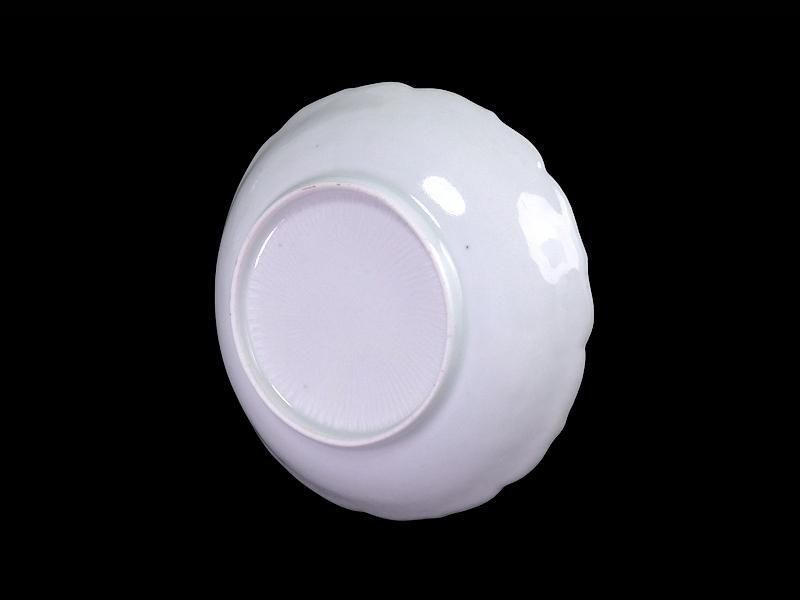 古伊万里　陽刻　染錦　宝尽くしに楼閣の図　５寸皿　 C714AS-CZj 古伊万里 染錦 陽刻 宝尽くしに楼閣図 5寸皿