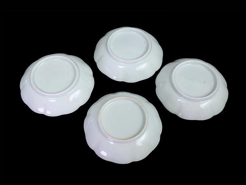 古伊万里 　染錦　河骨紋の図　手塩皿　3寸半皿　４枚 　D417AS-fbuw 古伊万里 染錦 河骨(こうほね)紋図 手塩皿 3寸半皿 4枚セット