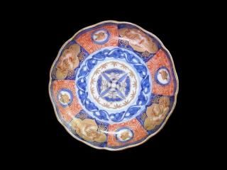 古伊万里　染付　丸に五瓜に唐花の図　家紋　４寸半皿　E90AS-CPb お皿 - 古美術 双葉葵 ONLINE SHOP