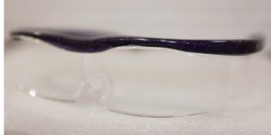 両手が使える拡大鏡ハズキルーペ　ブルーライトカット透明レンズ　hazukiコンパクト-purple　メガネの上からもかけれるフリーサイズ　紫色　　　日本国内送料無料　