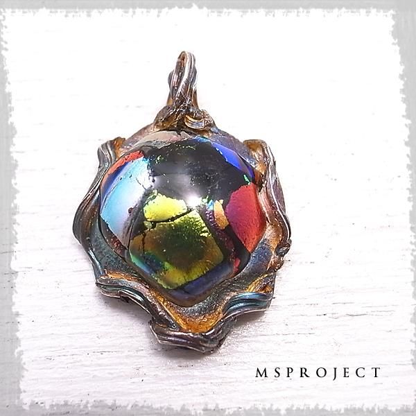 ガラス製　ラウンドペンダント　新品未使用　ダイクロガラス　作家様 ダイクロガラスの通販 | iichi 日々の暮らしを心地よくする