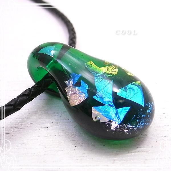 アメリカ製　トンボ玉 革紐 ネックレス シルバー　（作家作品） 銀箔 トンボ玉 ネックレス 革紐ネックレス アクセサリー/作家/手作り