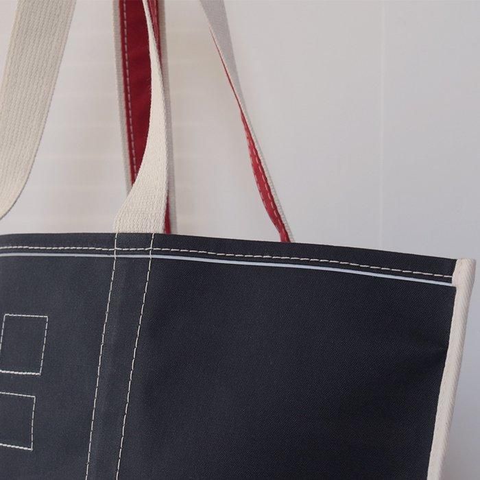 Thig is a(n) × Lobs Adventureトートバッグ bag Thig is a(n) × Lobs Adventureトートバッグ bag
