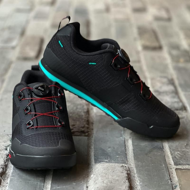 Giro TRACKER 43サイズ ブラックスパーク GIRO/ジロ】TRACKER Black Spark