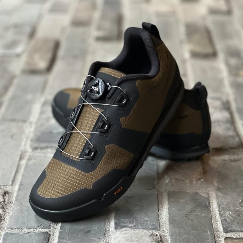GIRO/ジロ】TRACKER Trail Green / Dark Shadow GIRO/ジロ】TRACKER Trail Green / Dark Shadow