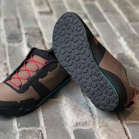 GIRO史上最も売れ続けているランブルを超える『TRACKER』?! GIRO史上最も売れ続けているランブルを超える『TRACKER』?!