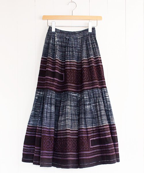モン族刺繍ロングスカート（8）