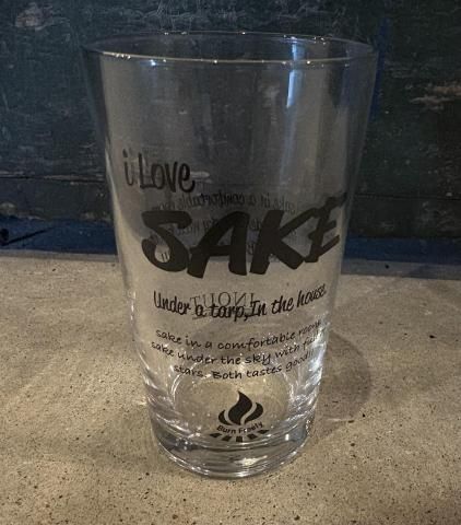<img class='new_mark_img1' src='https://img.shop-pro.jp/img/new/icons15.gif' style='border:none;display:inline;margin:0px;padding:0px;width:auto;' />INOUTBurn Freely i love SAKE 饹240ml