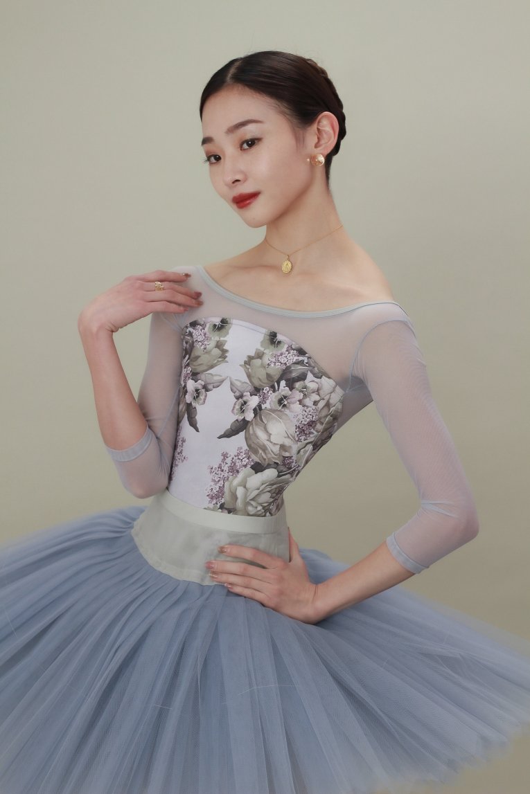 Flower gate sand gray】Sleeve & No sleeve design - Balletwear 