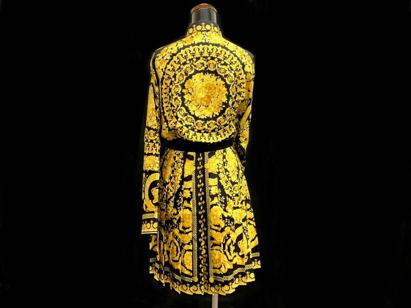 ヴェルサーチ 総柄 セットアップ - ValuE+91 VINTAGE SHOP ヴェルサーチ 総柄 セットアップ - ValuE+91 VINTAGE SHOP