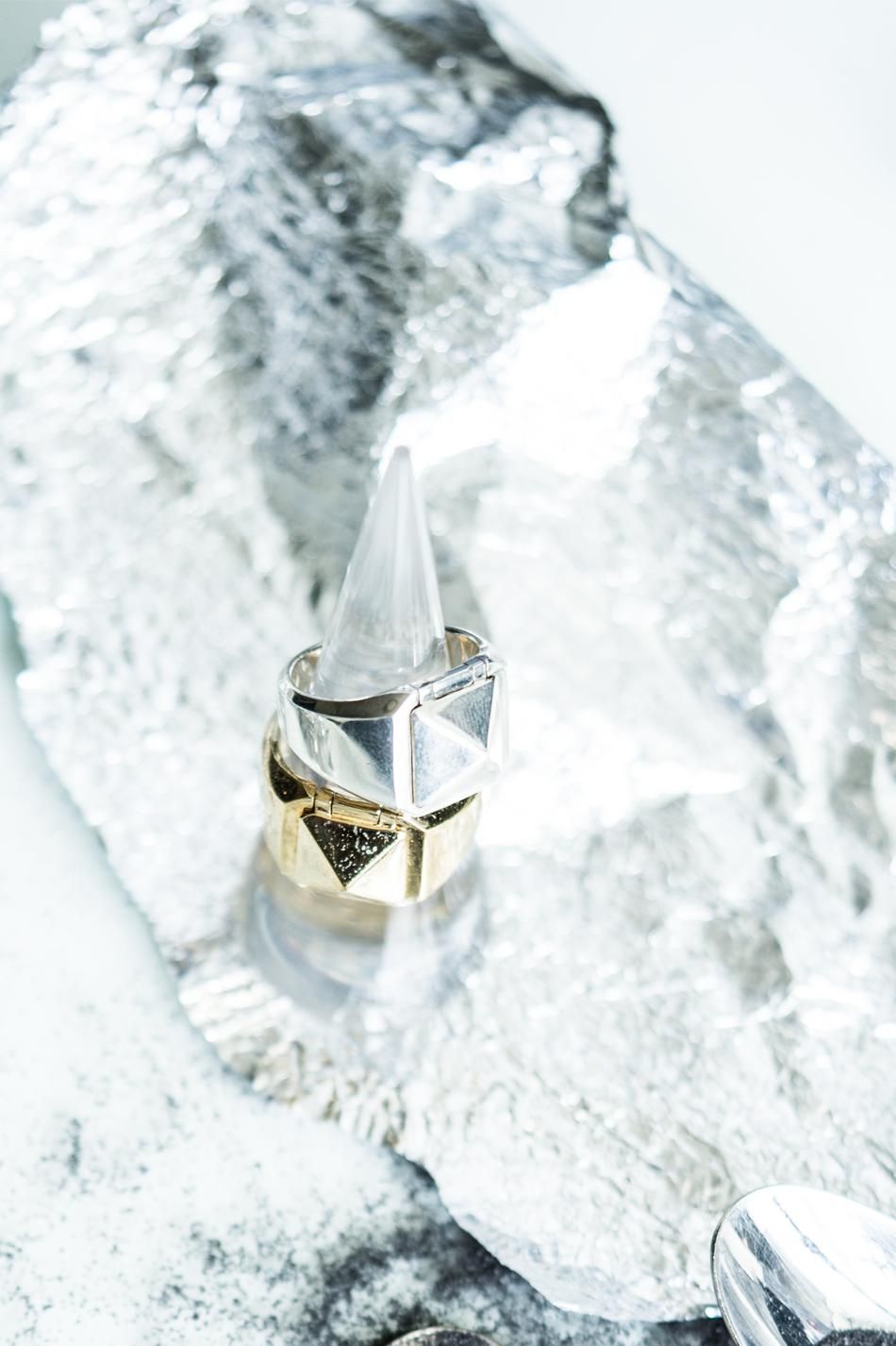 Pyramid Studs Ring