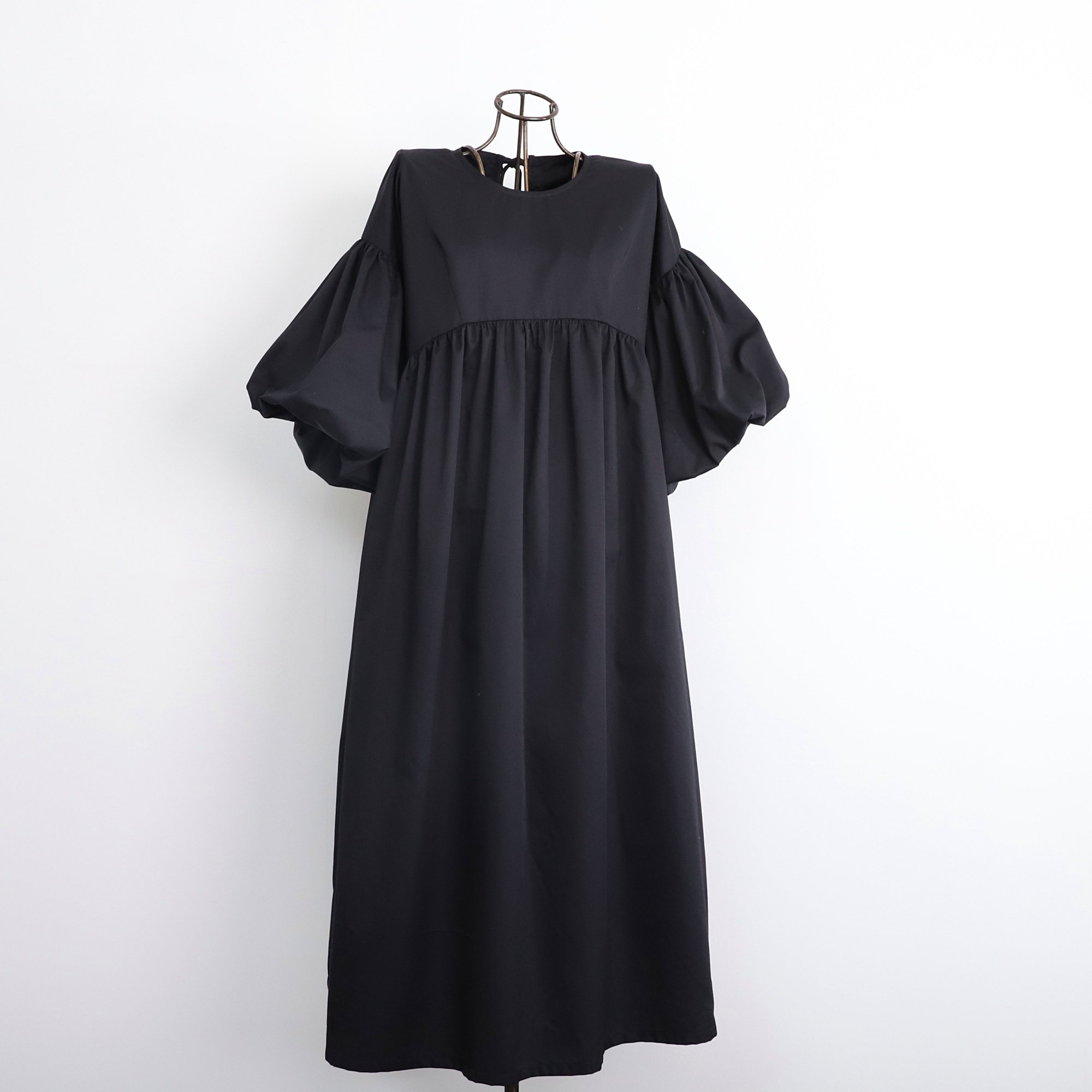 バルーン袖 デザインワンピース　ブラック　0477BK - SWiMMY Clothing