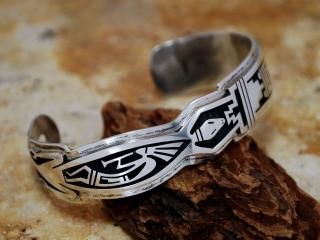 ホピ族 - インディアンジュエリーやシルバーアクセサリー ホピ族 - インディアンジュエリーやシルバーアクセサリー