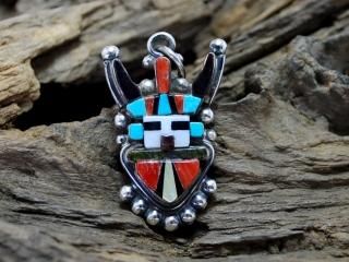 ズニ族 - インディアンジュエリーやシルバーアクセサリー