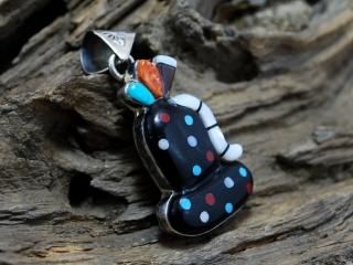 ズニ族 - インディアンジュエリーやシルバーアクセサリー ズニ族 - インディアンジュエリーやシルバーアクセサリー