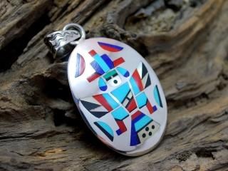 ズニ族 - インディアンジュエリーやシルバーアクセサリー ズニ族 - インディアンジュエリーやシルバーアクセサリー