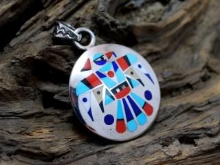 ズニ族 - インディアンジュエリーやシルバーアクセサリー