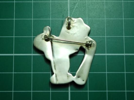 Paula Leekity（ポーラ・リーキティー）プルート ペンダント・ブローチ