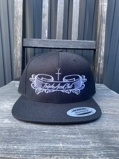 <img class='new_mark_img1' src='https://img.shop-pro.jp/img/new/icons9.gif' style='border:none;display:inline;margin:0px;padding:0px;width:auto;' />T.A.C. THUG RIBBON SNAPBACK CAP