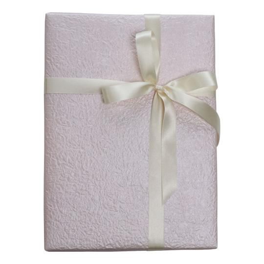 リボン オフホワイト カットサテン | シンプルで上品な光沢が特徴的な